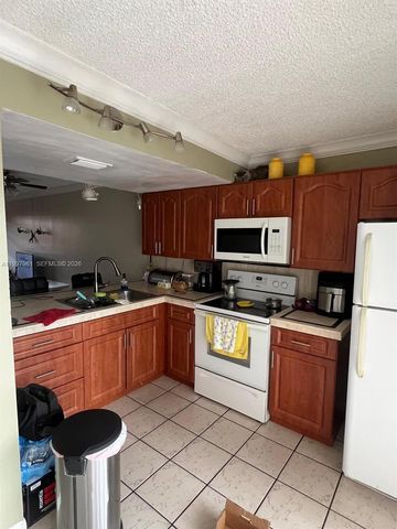 1298 W 51st Pl D-29, Hialeah, FL 33012