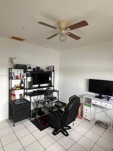 1298 W 51st Pl D-29, Hialeah, FL 33012