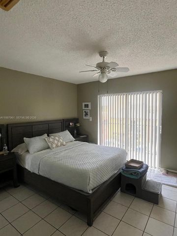 1298 W 51st Pl D-29, Hialeah, FL 33012
