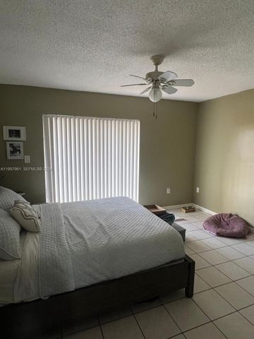 1298 W 51st Pl D-29, Hialeah, FL 33012