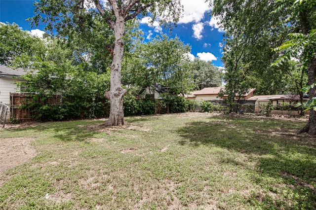 412 E Fogg Street, Fort Worth, TX 76110
