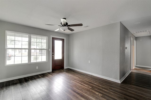 412 E Fogg Street, Fort Worth, TX 76110