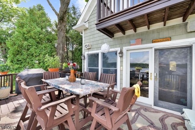 257 Lakeside Blvd, Hopatcong Boro, NJ 07843