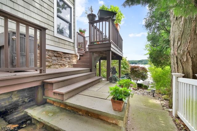 257 Lakeside Blvd, Hopatcong Boro, NJ 07843