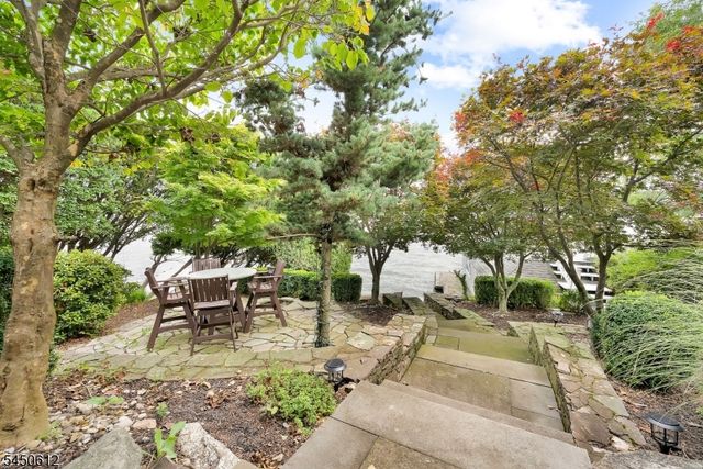 257 Lakeside Blvd, Hopatcong Boro, NJ 07843
