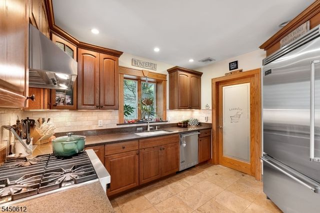 257 Lakeside Blvd, Hopatcong Boro, NJ 07843