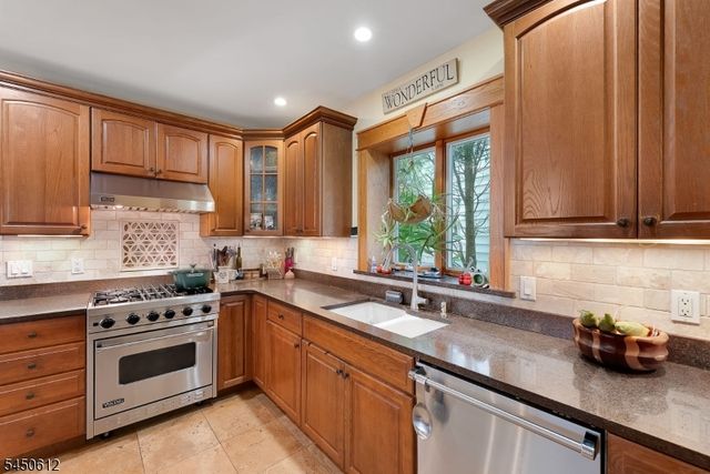 257 Lakeside Blvd, Hopatcong Boro, NJ 07843