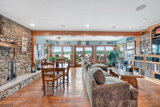 257 Lakeside Blvd, Hopatcong Boro, NJ 07843