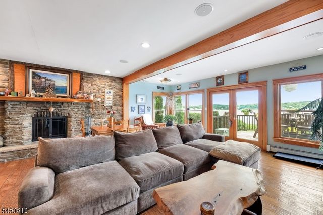 257 Lakeside Blvd, Hopatcong Boro, NJ 07843