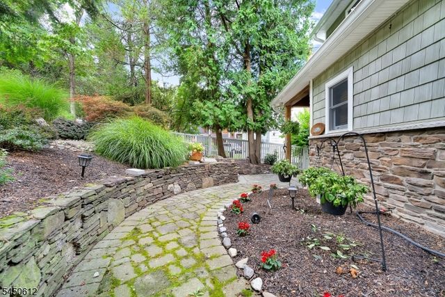 257 Lakeside Blvd, Hopatcong Boro, NJ 07843