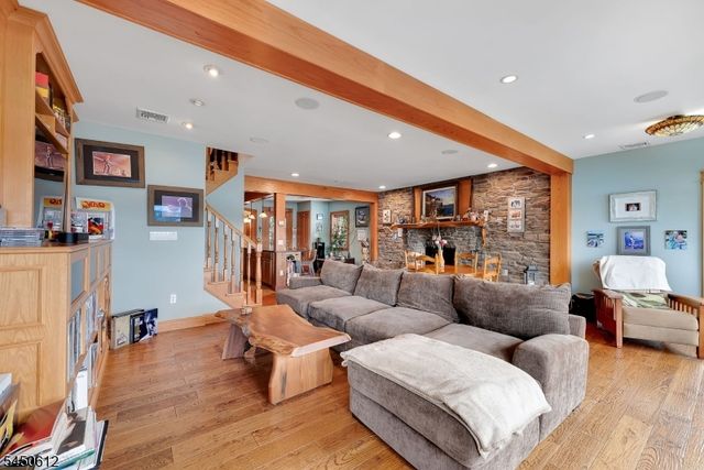 257 Lakeside Blvd, Hopatcong Boro, NJ 07843