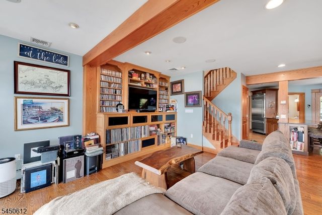257 Lakeside Blvd, Hopatcong Boro, NJ 07843