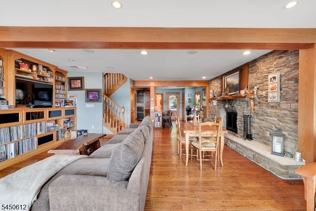 257 Lakeside Blvd, Hopatcong Boro, NJ 07843