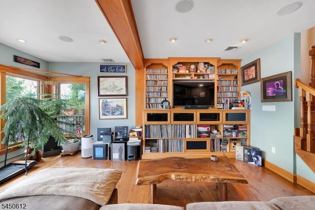 257 Lakeside Blvd, Hopatcong Boro, NJ 07843