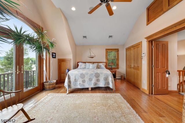 257 Lakeside Blvd, Hopatcong Boro, NJ 07843