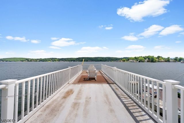 257 Lakeside Blvd, Hopatcong Boro, NJ 07843