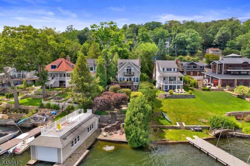 257 Lakeside Blvd, Hopatcong Boro, NJ 07843