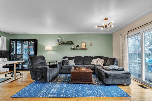 39011 Pinetree Street, Livonia, MI 48150