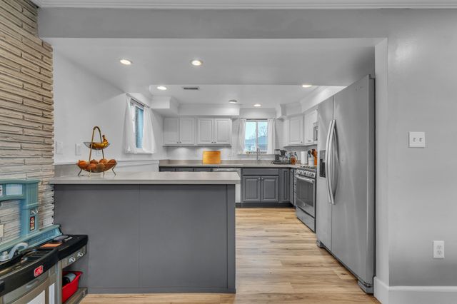 39011 Pinetree Street, Livonia, MI 48150
