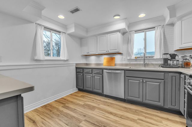39011 Pinetree Street, Livonia, MI 48150
