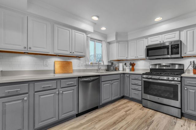 39011 Pinetree Street, Livonia, MI 48150