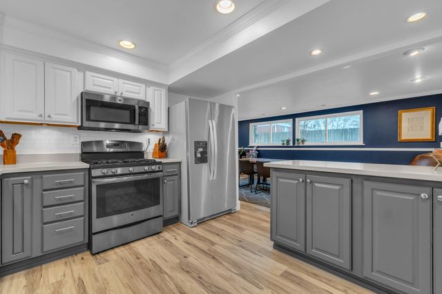 39011 Pinetree Street, Livonia, MI 48150
