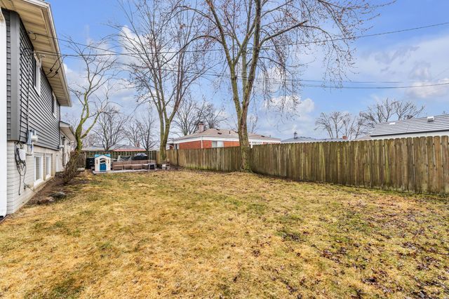39011 Pinetree Street, Livonia, MI 48150