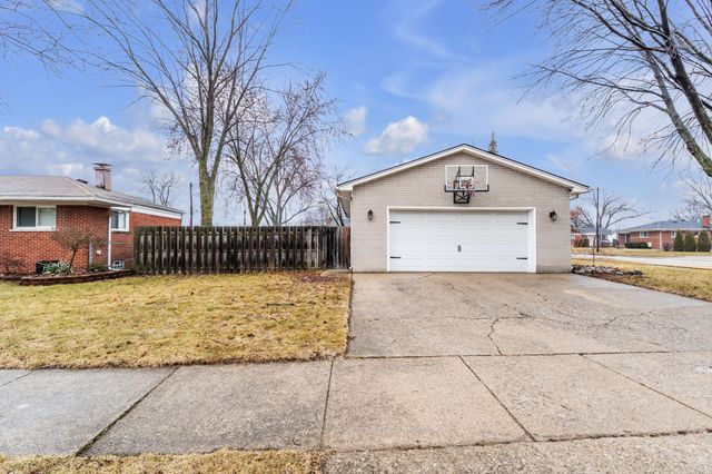 39011 Pinetree Street, Livonia, MI 48150