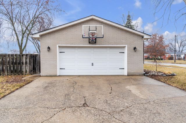 39011 Pinetree Street, Livonia, MI 48150