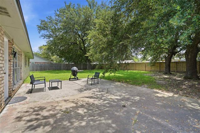 1413 S Meadow Ln Lane, Lake Charles, LA 70605