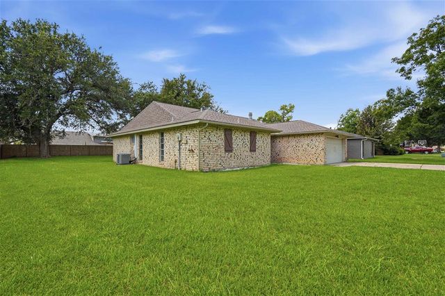 1413 S Meadow Ln Lane, Lake Charles, LA 70605