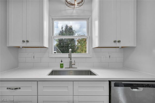 4342 Sky Lane Drive, Cleveland, OH 44109