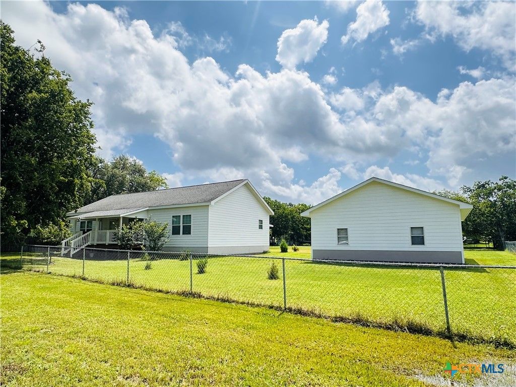 109 N Valley Street, Cuero, TX 77954