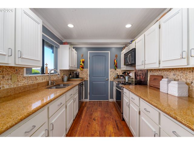 865 Sw NEWPORT Ave, Bandon, OR 97411