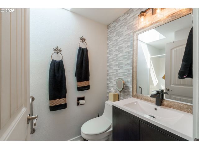 865 Sw NEWPORT Ave, Bandon, OR 97411