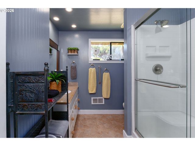 865 Sw NEWPORT Ave, Bandon, OR 97411