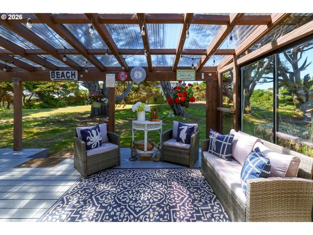 865 Sw NEWPORT Ave, Bandon, OR 97411