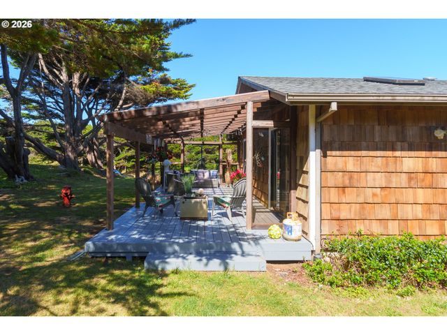 865 Sw NEWPORT Ave, Bandon, OR 97411