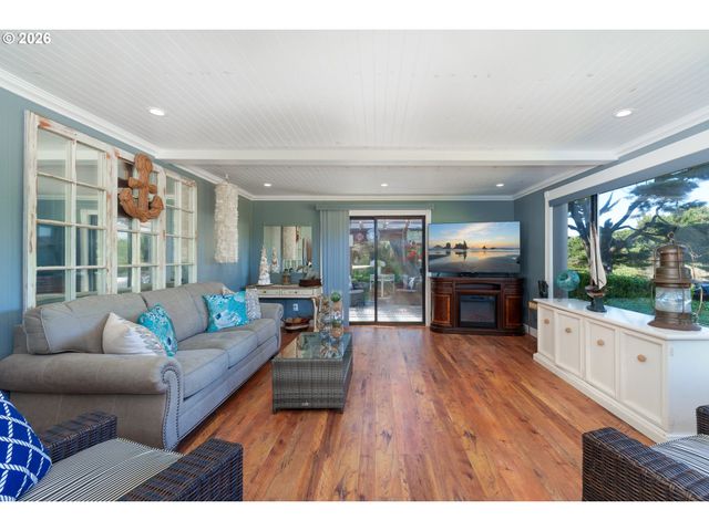 865 Sw NEWPORT Ave, Bandon, OR 97411