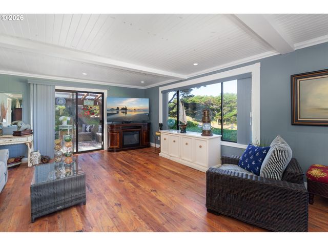 865 Sw NEWPORT Ave, Bandon, OR 97411