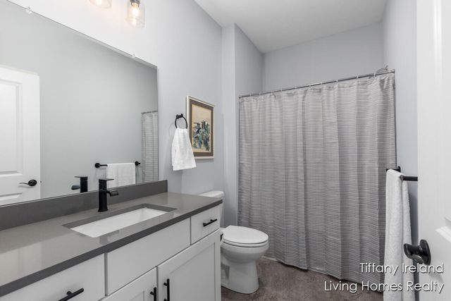 2911 Isle Grand Drive NE, Belmont, MI 49306