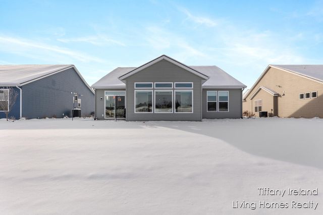 2911 Isle Grand Drive NE, Belmont, MI 49306