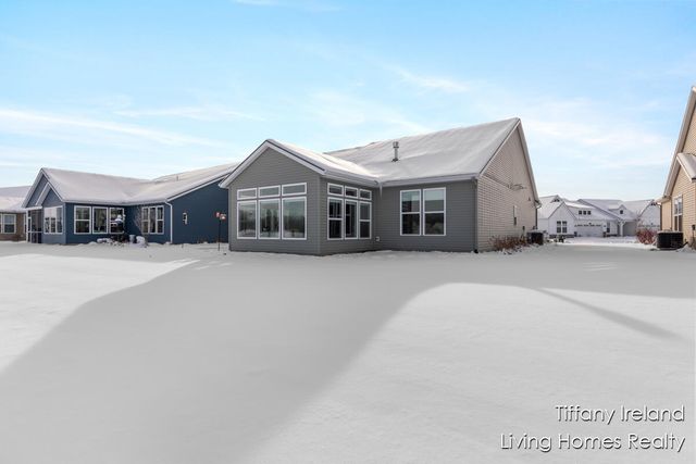 2911 Isle Grand Drive NE, Belmont, MI 49306