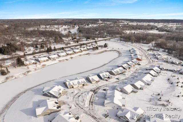 2911 Isle Grand Drive NE, Belmont, MI 49306