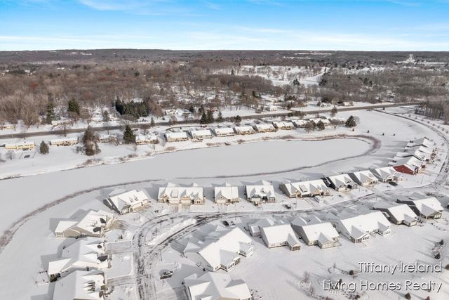 2911 Isle Grand Drive NE, Belmont, MI 49306