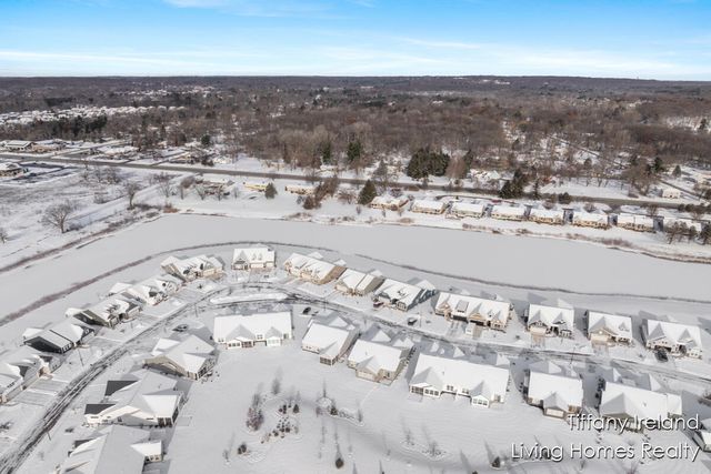 2911 Isle Grand Drive NE, Belmont, MI 49306