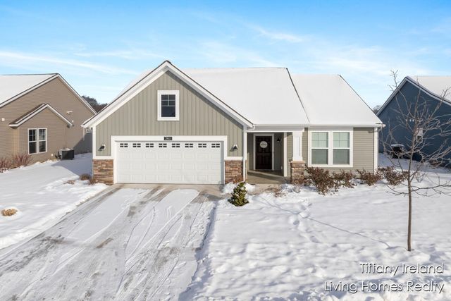 2911 Isle Grand Drive NE, Belmont, MI 49306