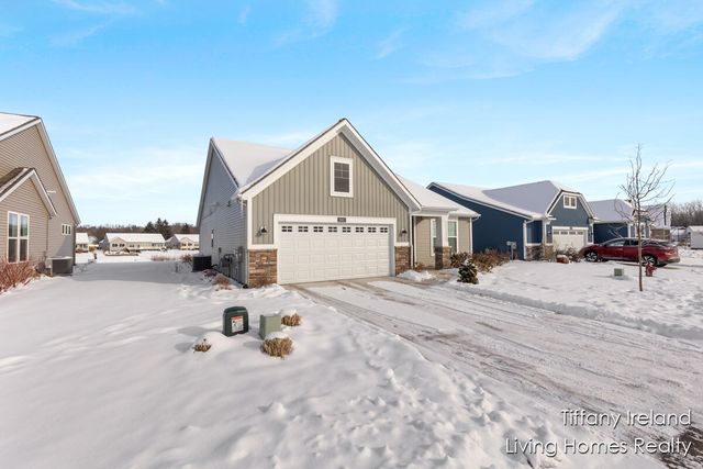 2911 Isle Grand Drive NE, Belmont, MI 49306