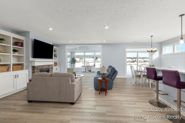 2911 Isle Grand Drive NE, Belmont, MI 49306