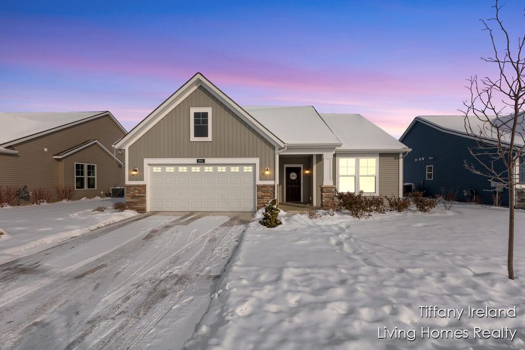 2911 Isle Grand Drive NE, Belmont, MI 49306